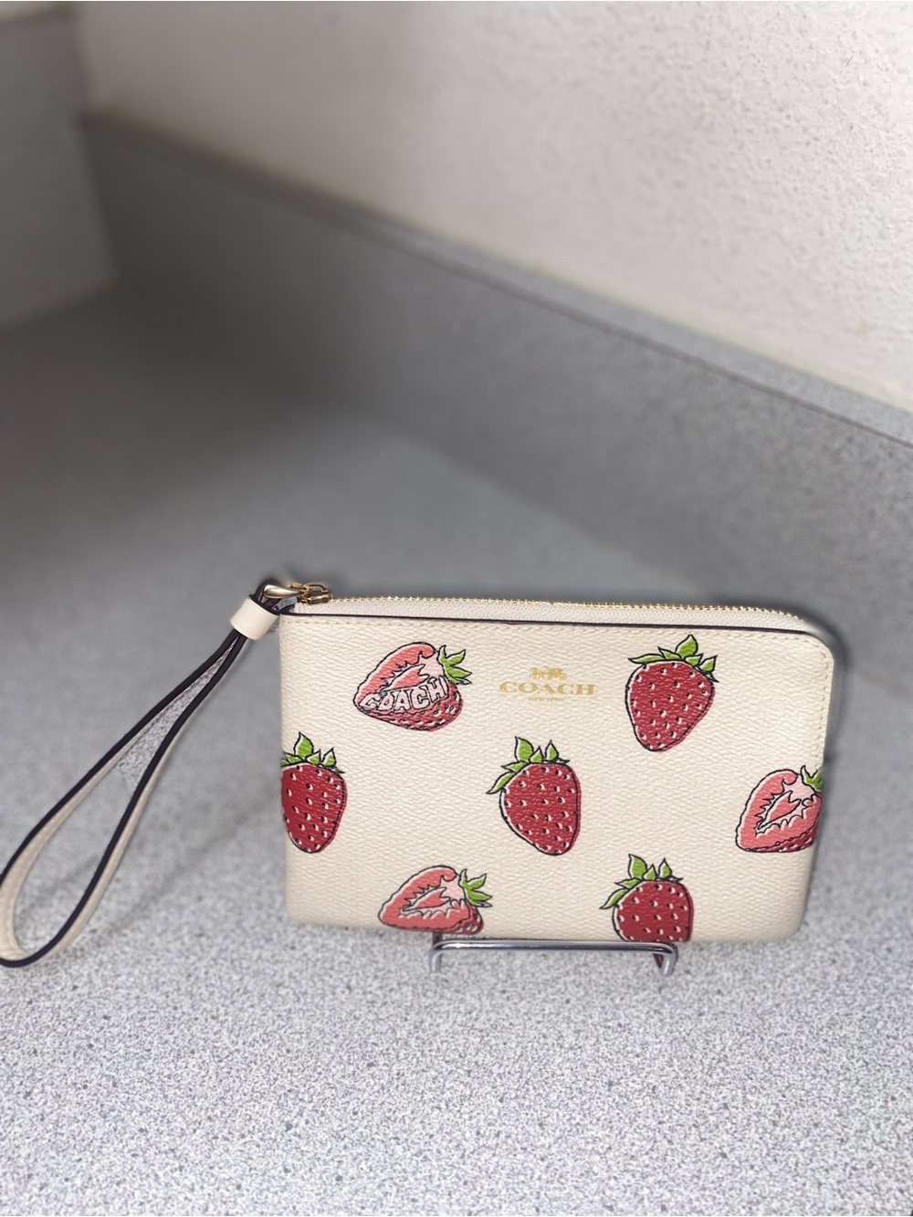 Coach CBR81 Corner Zip Strawberry Chalk Multi Wristlet NWT